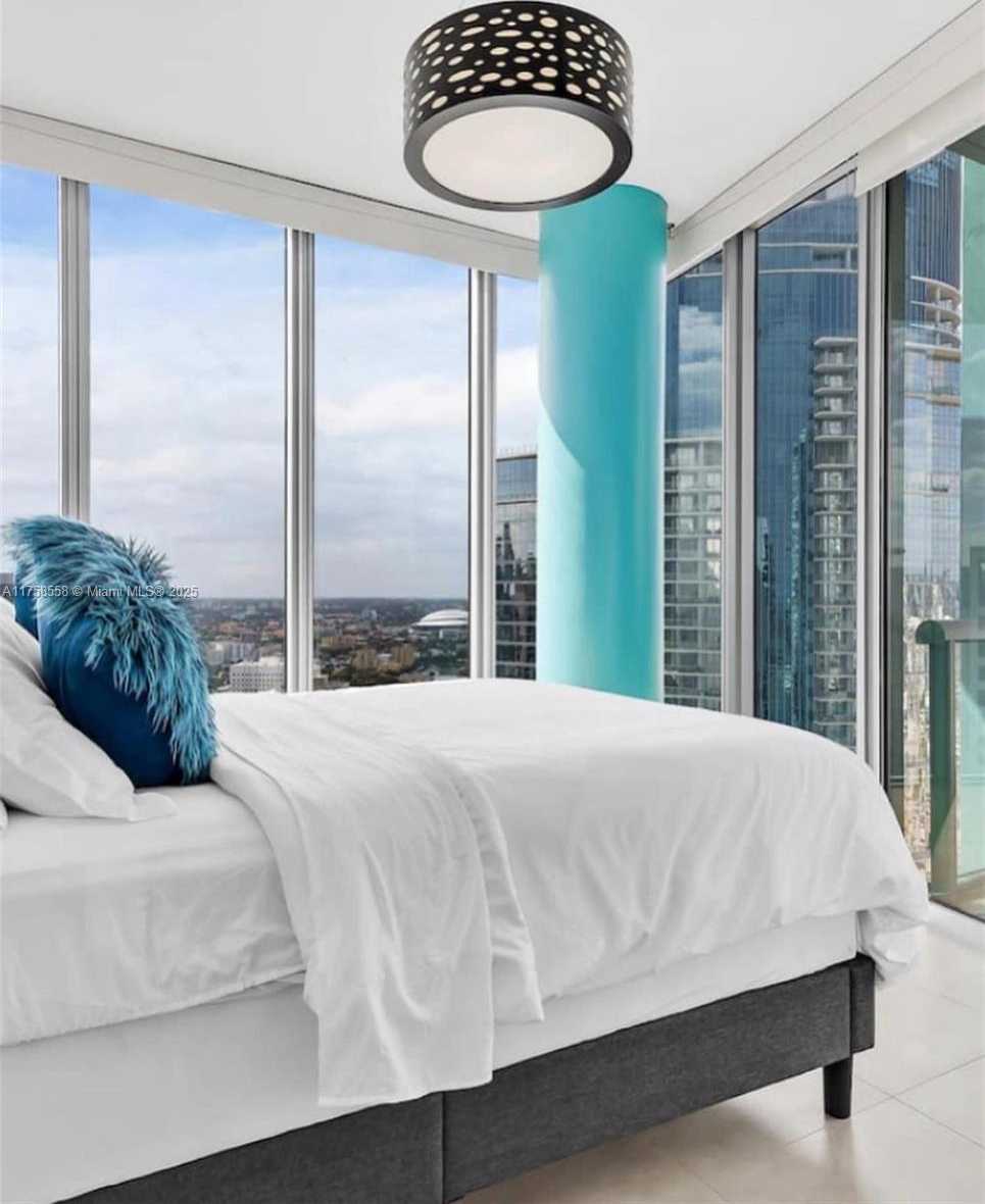 Small Image of 888 BISCAYNE BLVD #4701, Miami Number 4