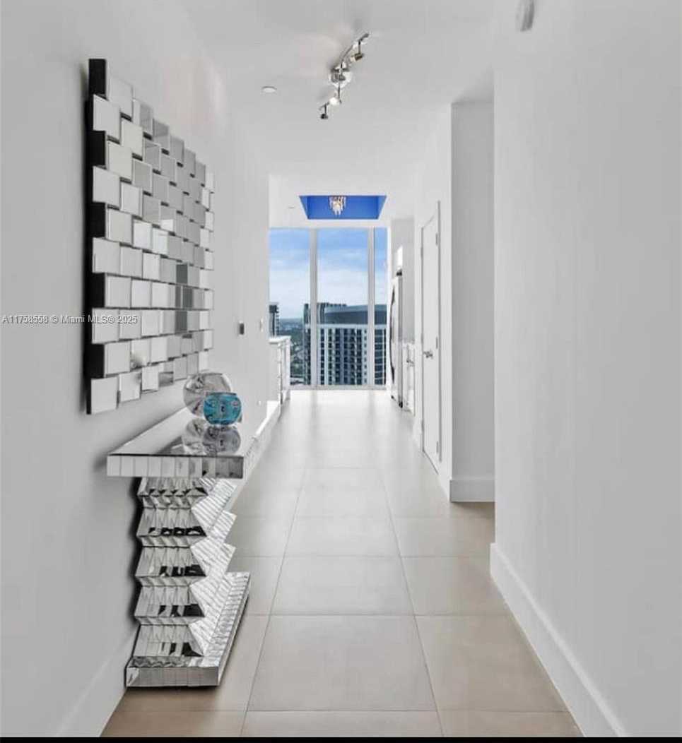 Small Image of 888 BISCAYNE BLVD #4701, Miami Number 6