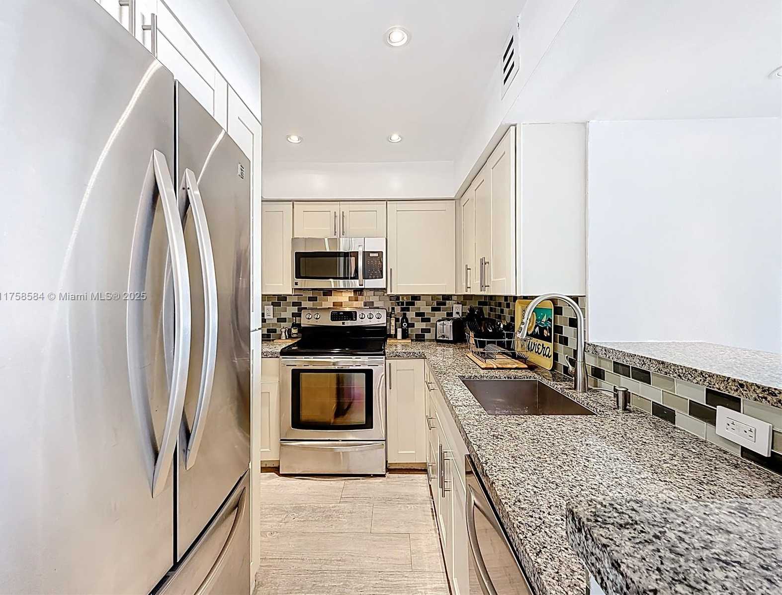 Small Image of 1000 WEST AVE #1409, Miami Beach Number 10