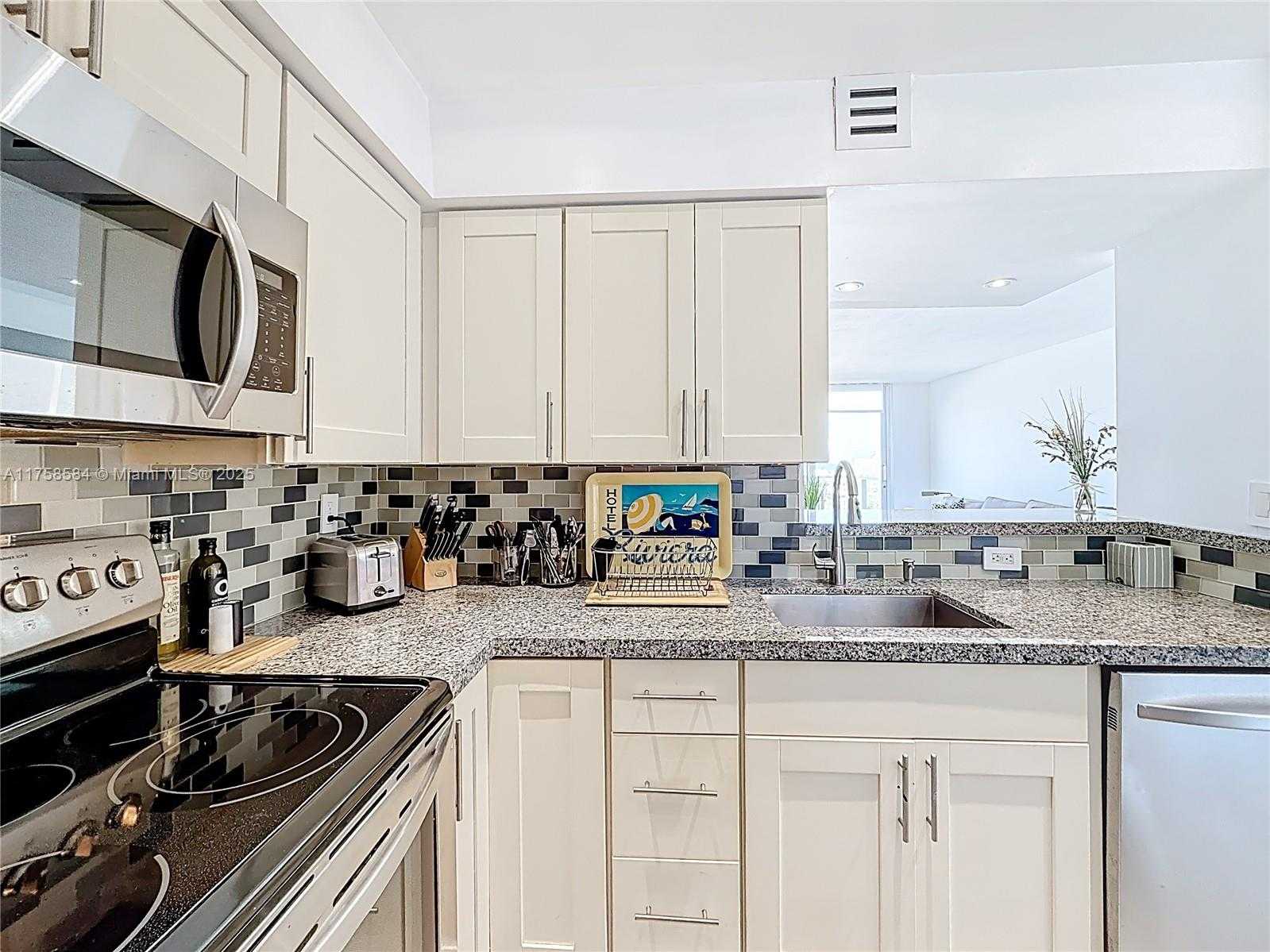 Small Image of 1000 WEST AVE #1409, Miami Beach Number 11