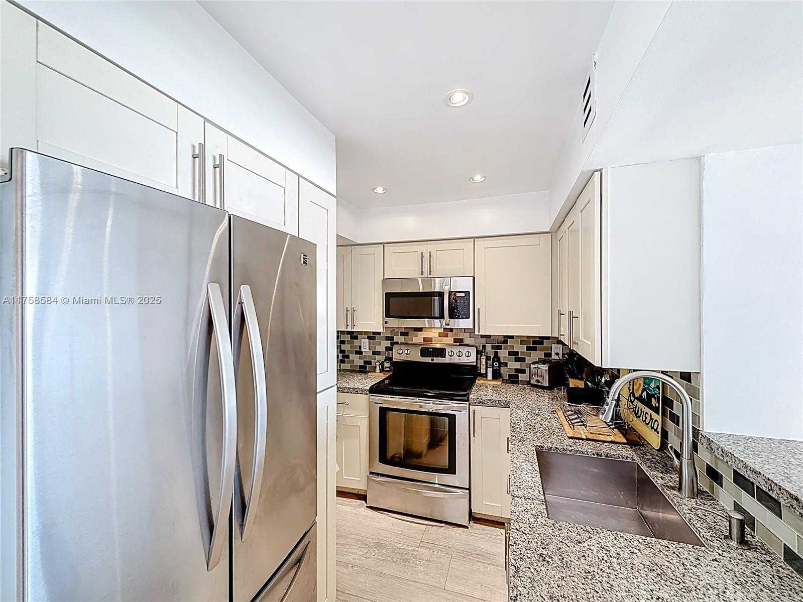 Small Image of 1000 WEST AVE #1409, Miami Beach Number 12