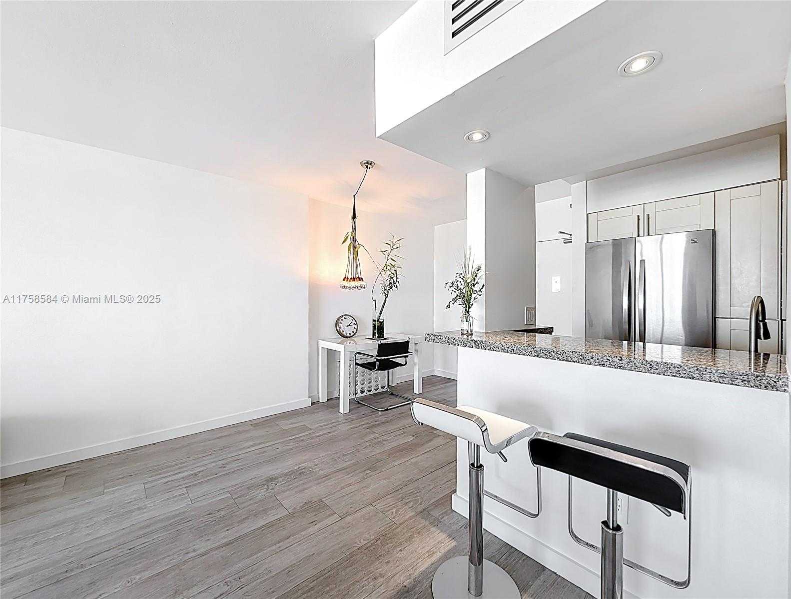 Small Image of 1000 WEST AVE #1409, Miami Beach Number 17