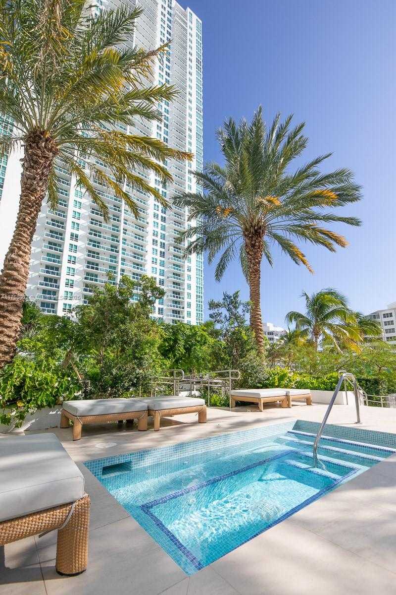 Small Image of 951 Brickell Ave, Miami, FL 33131, USA Number 10