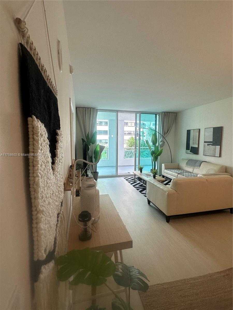 Small Image of 951 Brickell Ave, Miami, FL 33131, USA Number 21