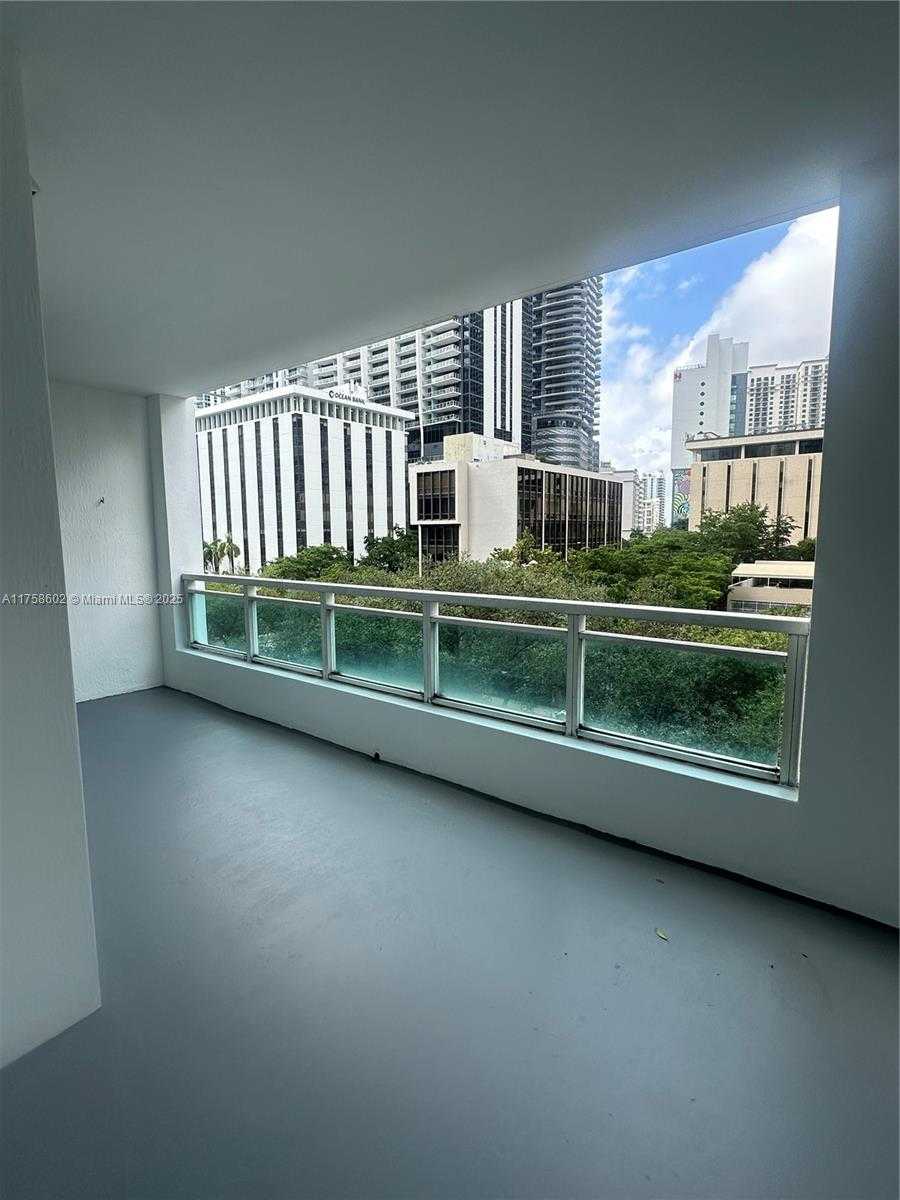 Small Image of 951 Brickell Ave, Miami, FL 33131, USA Number 22