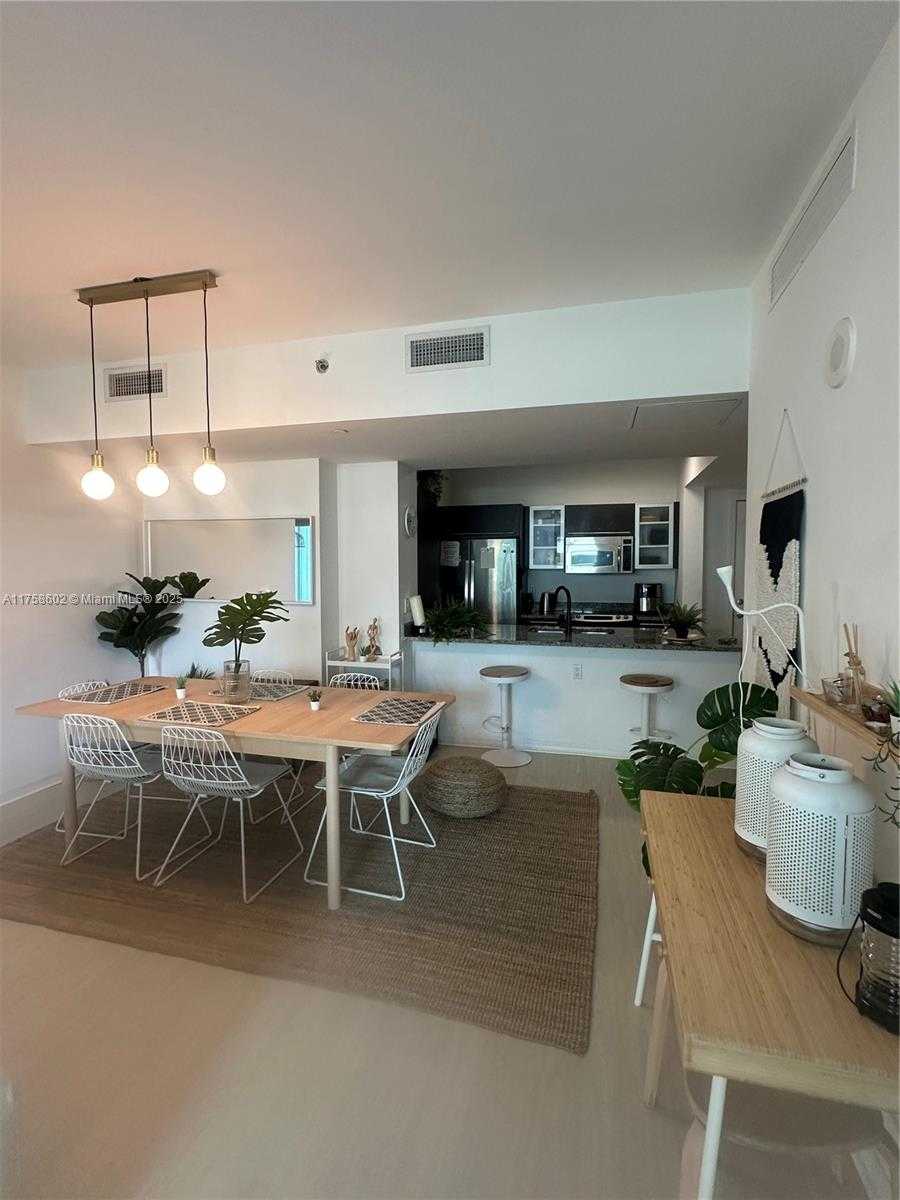 Small Image of 951 Brickell Ave, Miami, FL 33131, USA Number 23