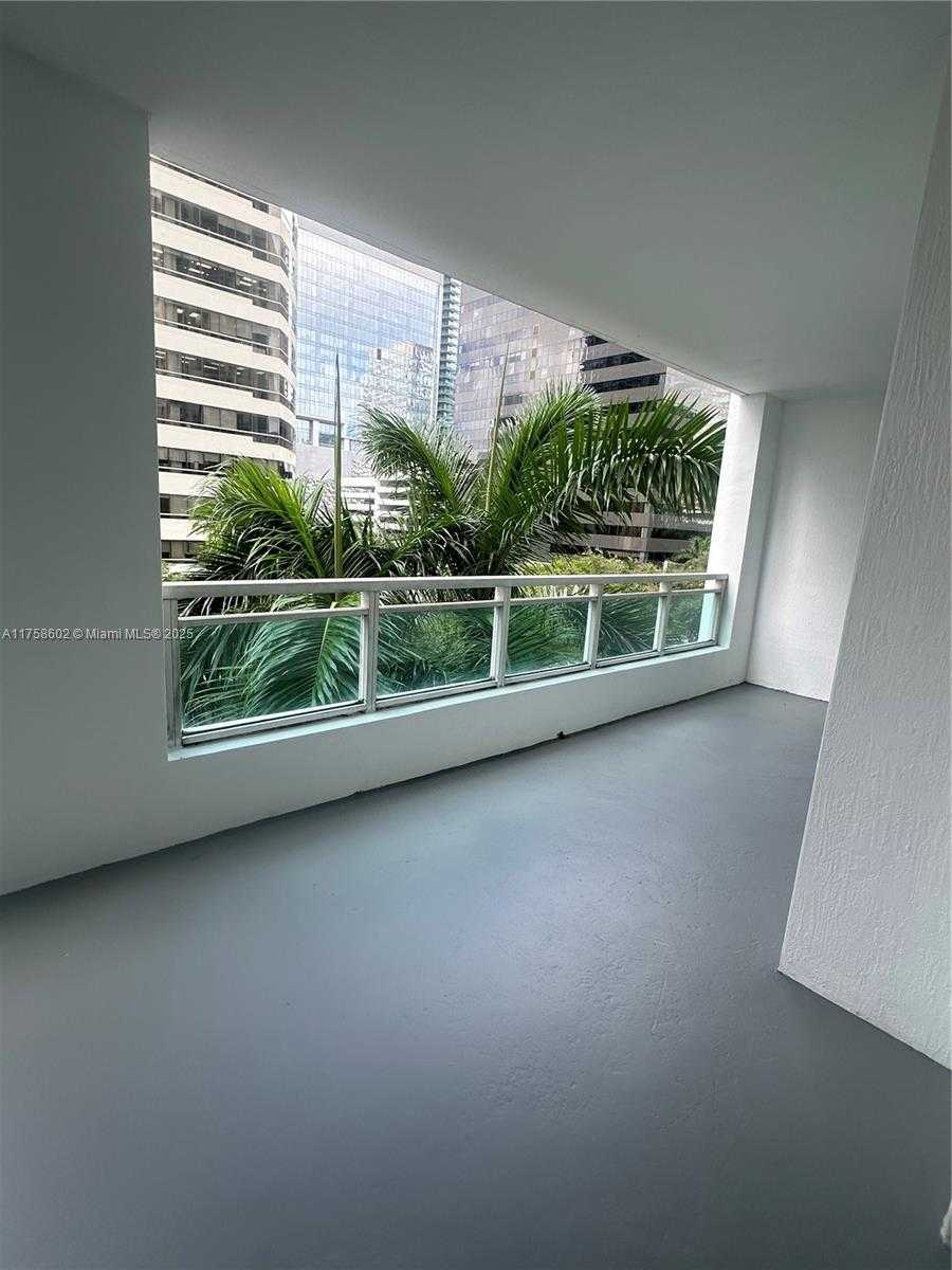 Small Image of 951 Brickell Ave, Miami, FL 33131, USA Number 26