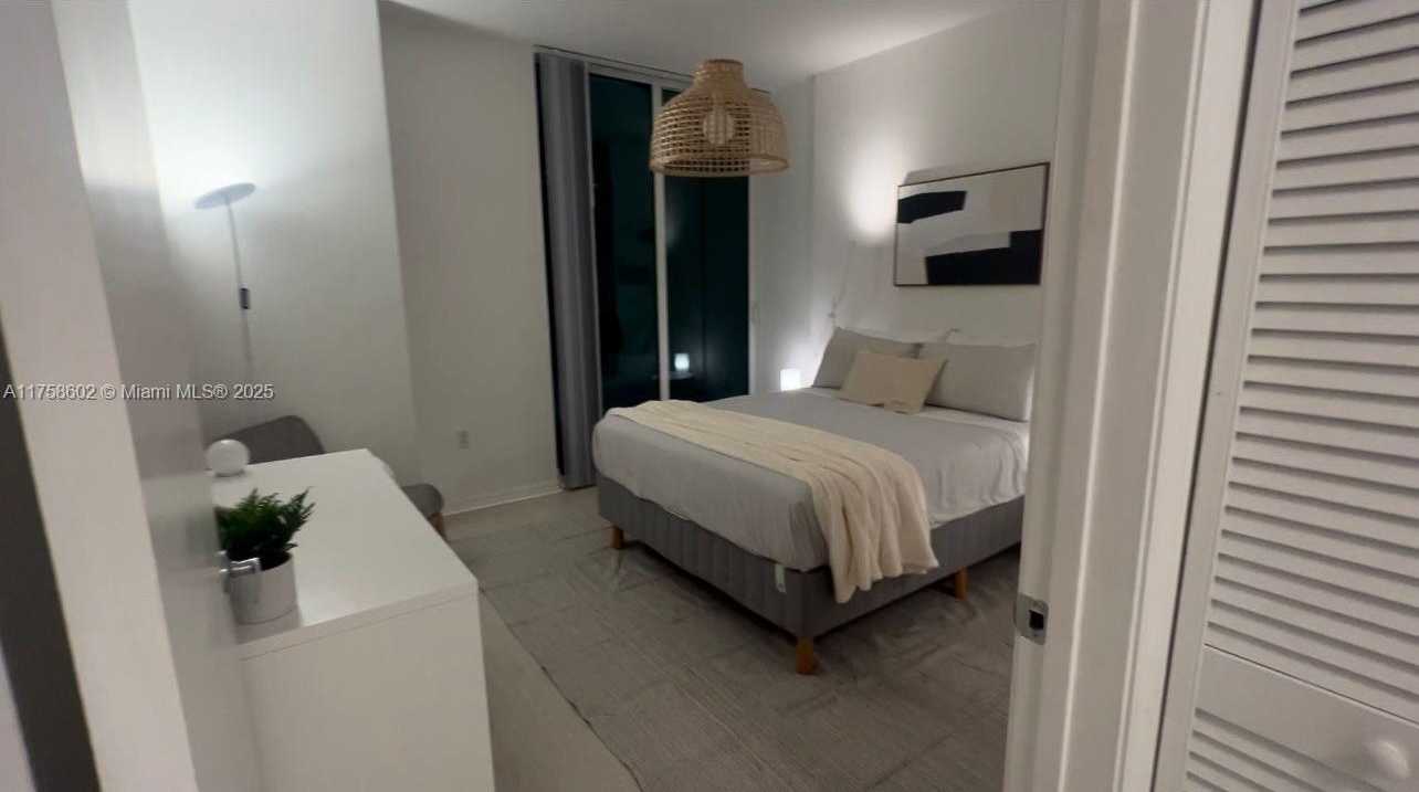 Small Image of 951 Brickell Ave, Miami, FL 33131, USA Number 30