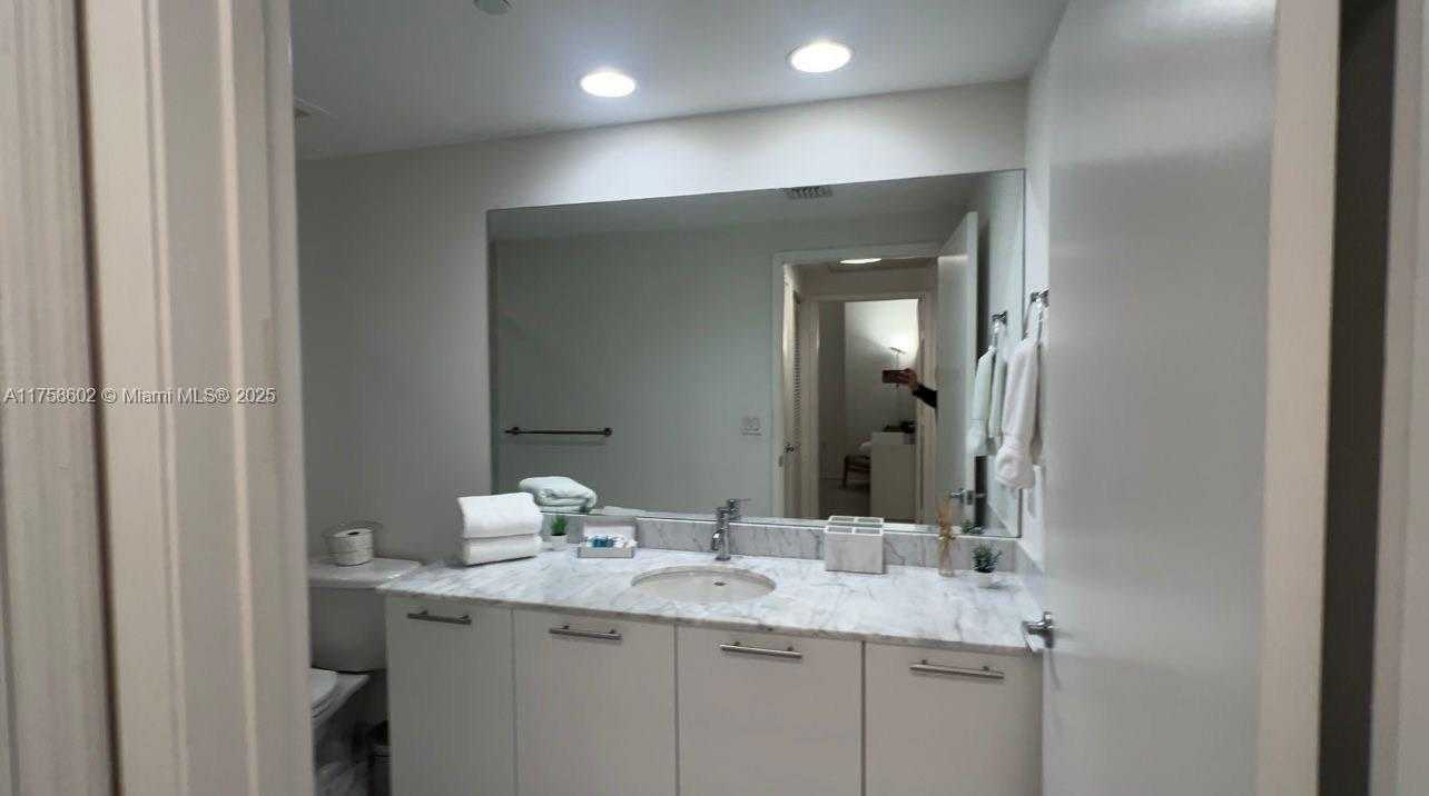 Small Image of 951 Brickell Ave, Miami, FL 33131, USA Number 36