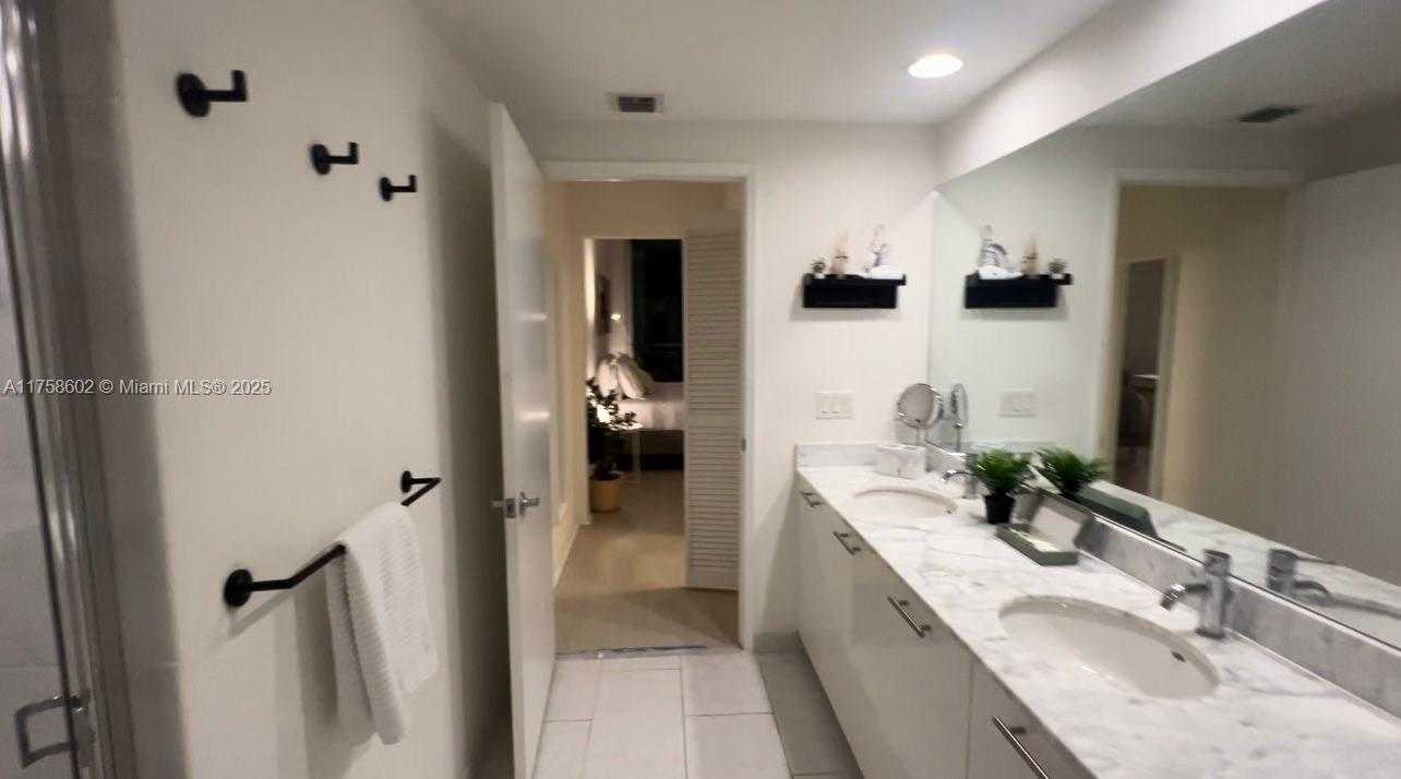 Small Image of 951 Brickell Ave, Miami, FL 33131, USA Number 39