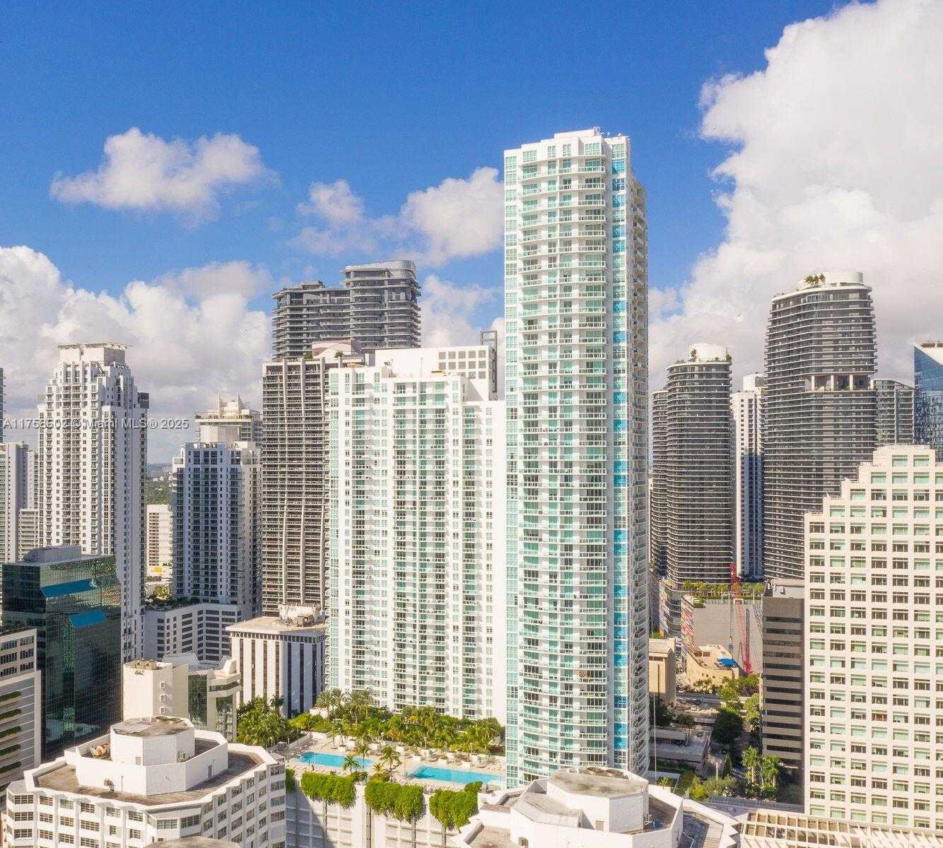 Small Image of 951 Brickell Ave, Miami, FL 33131, USA Number 4