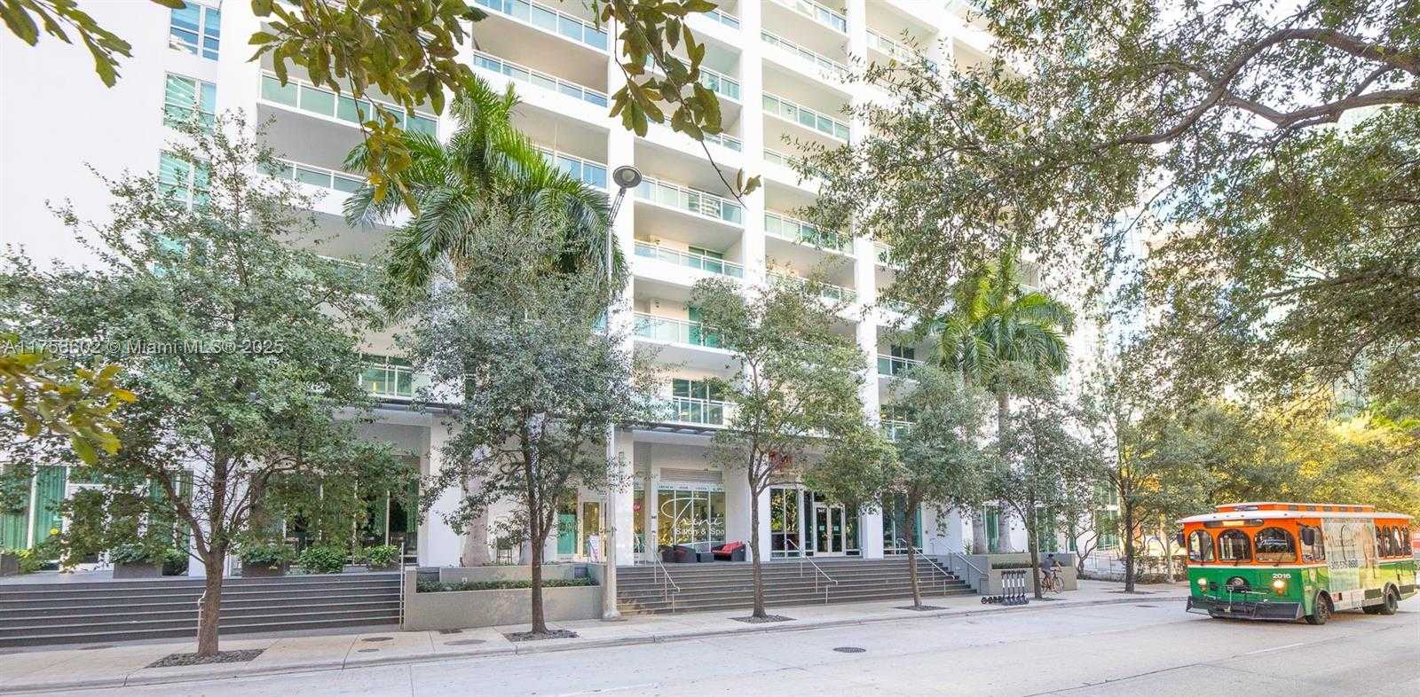 Small Image of 951 Brickell Ave, Miami, FL 33131, USA Number 5