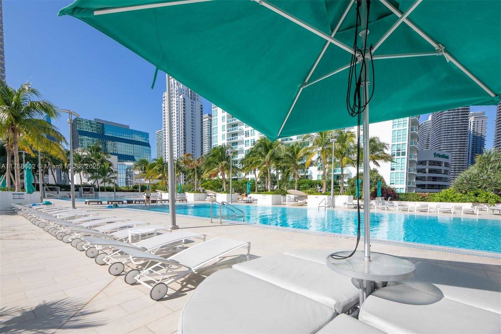 Small Image of 951 Brickell Ave, Miami, FL 33131, USA Number 7