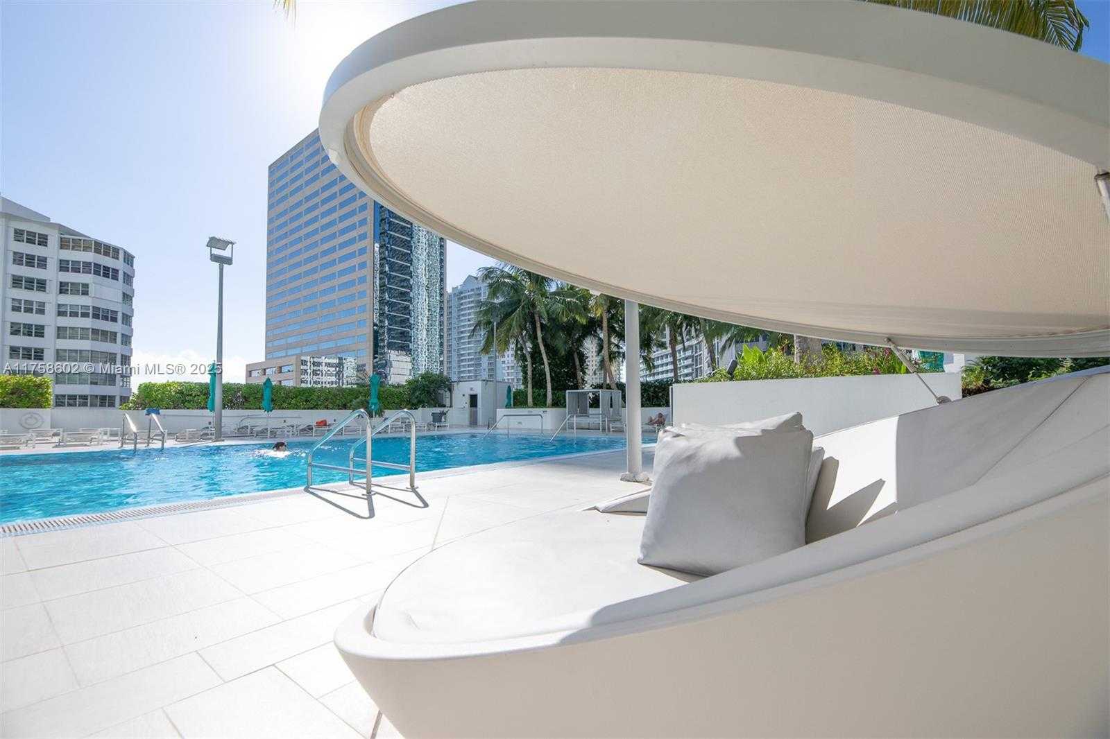 Small Image of 951 Brickell Ave, Miami, FL 33131, USA Number 8