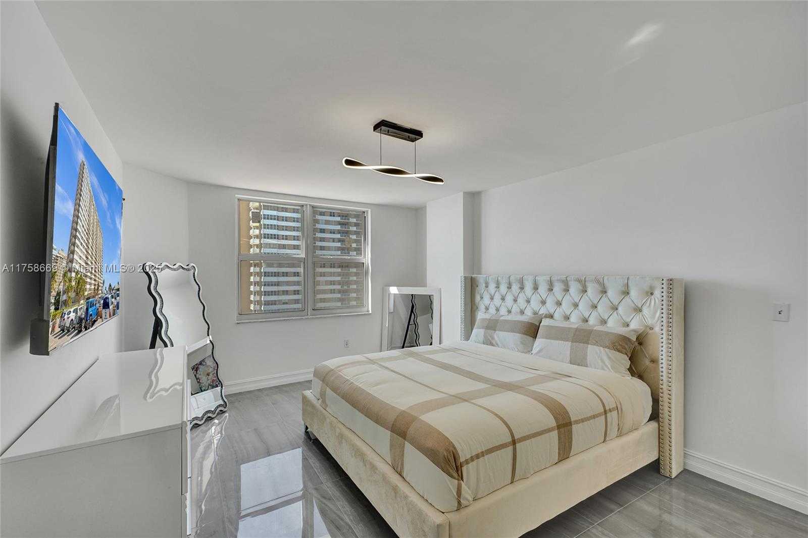 Small Image of 1950 SOUTH OCEAN DR #8J, Hallandale Beach Number 21