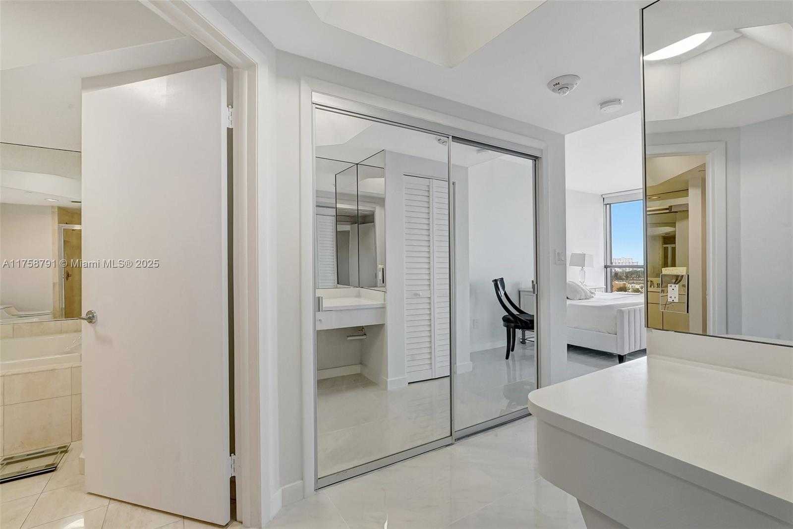 Small Image of 2000 ISLAND BLVD #1603, Aventura Number 25