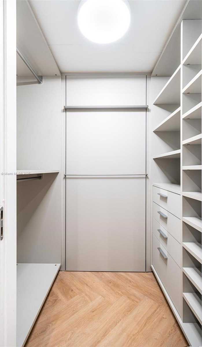 Small Image of 450 ALTON RD #1508, Miami Beach Number 15