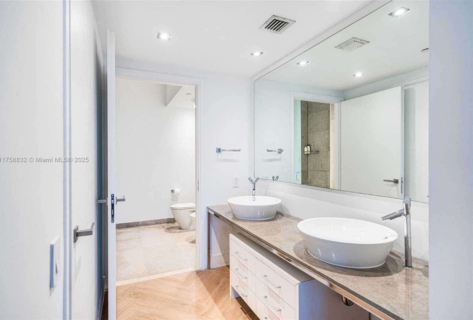 Small Image of 450 ALTON RD #1508, Miami Beach Number 18