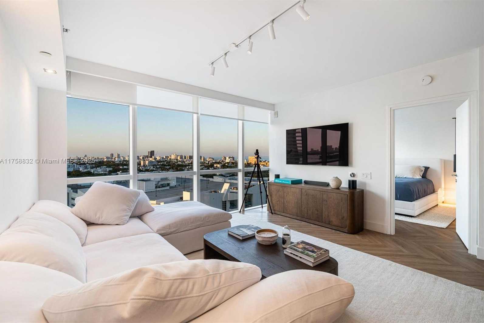 Small Image of 450 ALTON RD #1508, Miami Beach Number 2