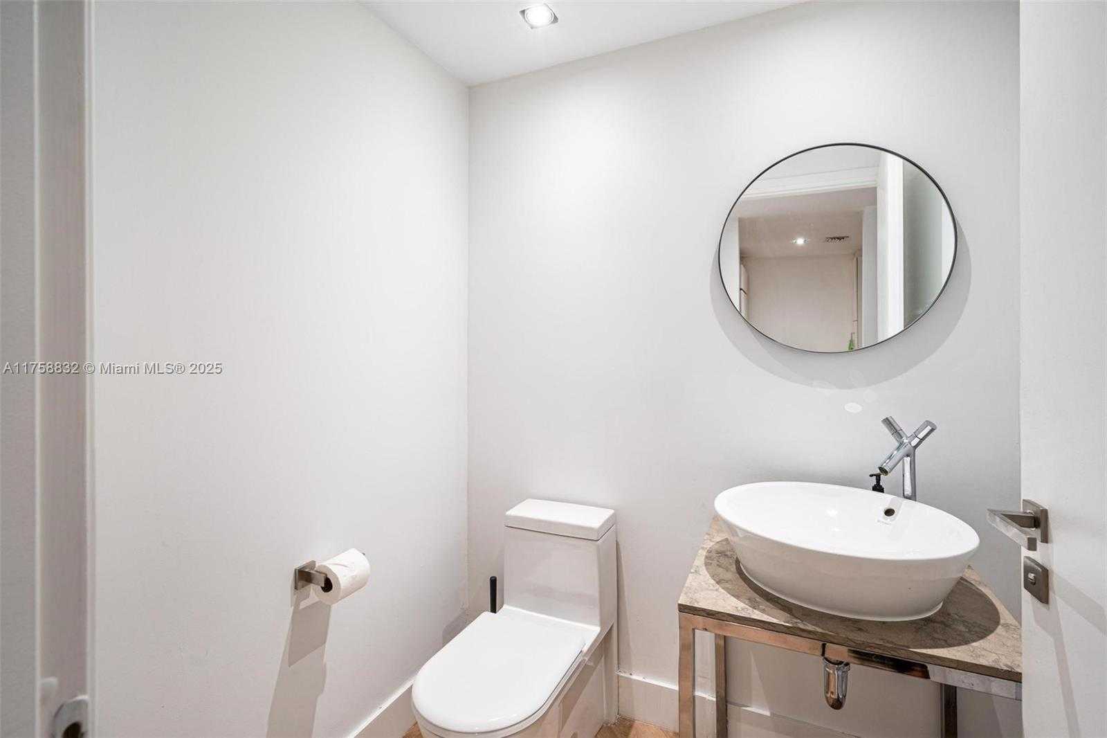 Small Image of 450 ALTON RD #1508, Miami Beach Number 20