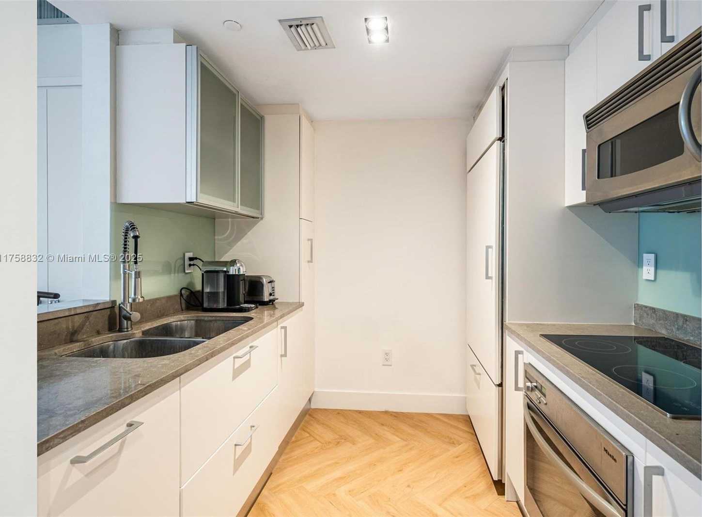 Small Image of 450 ALTON RD #1508, Miami Beach Number 23