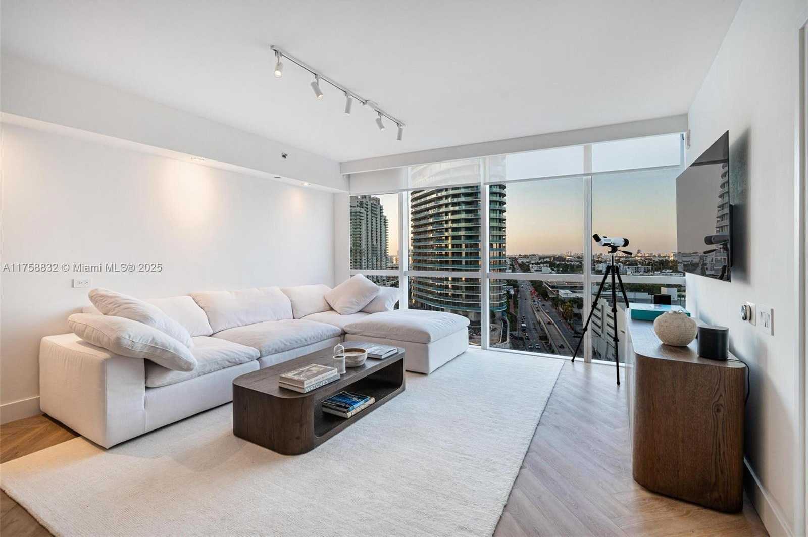 Small Image of 450 ALTON RD #1508, Miami Beach Number 24