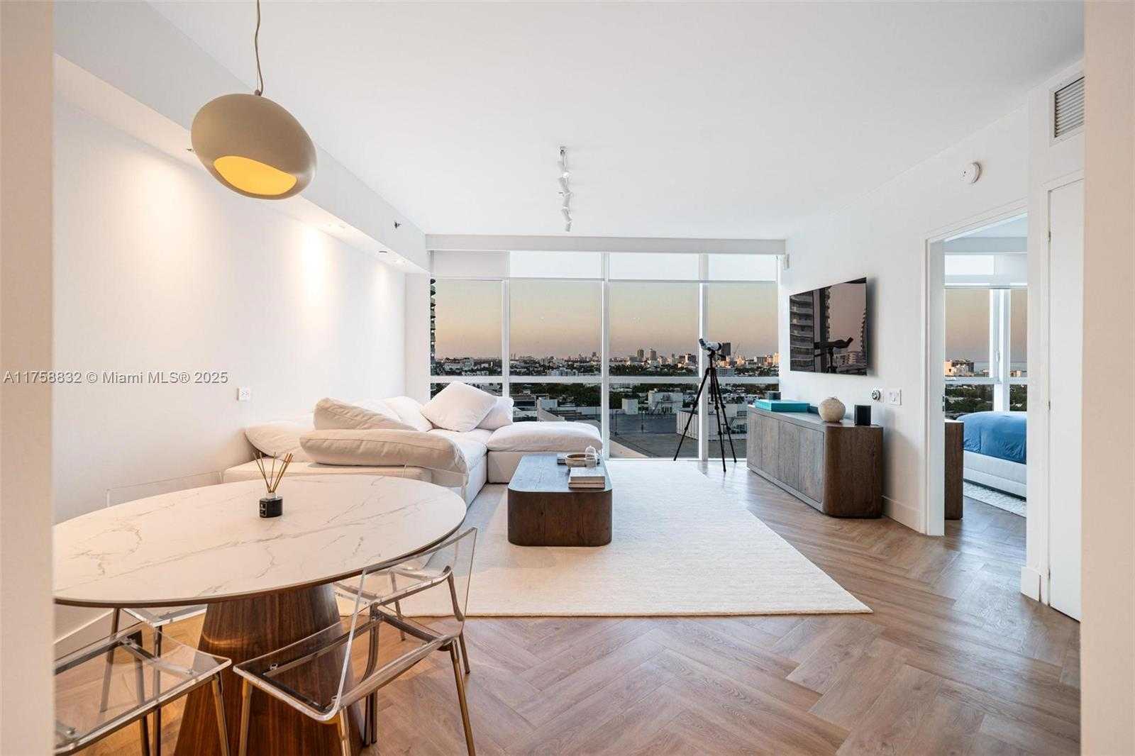 Small Image of 450 ALTON RD #1508, Miami Beach Number 3