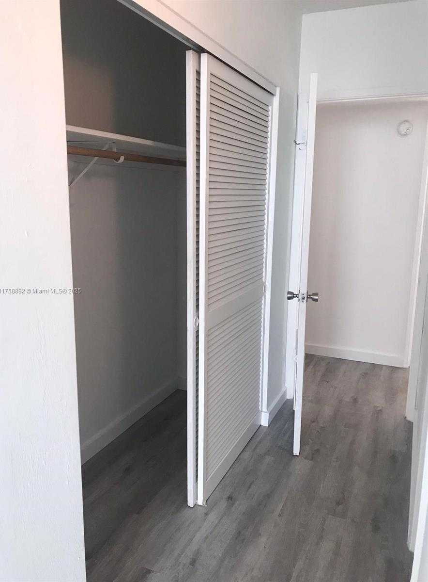 Small Image of 19380 COLLINS AVE #1018, Sunny Isles Beach Number 5