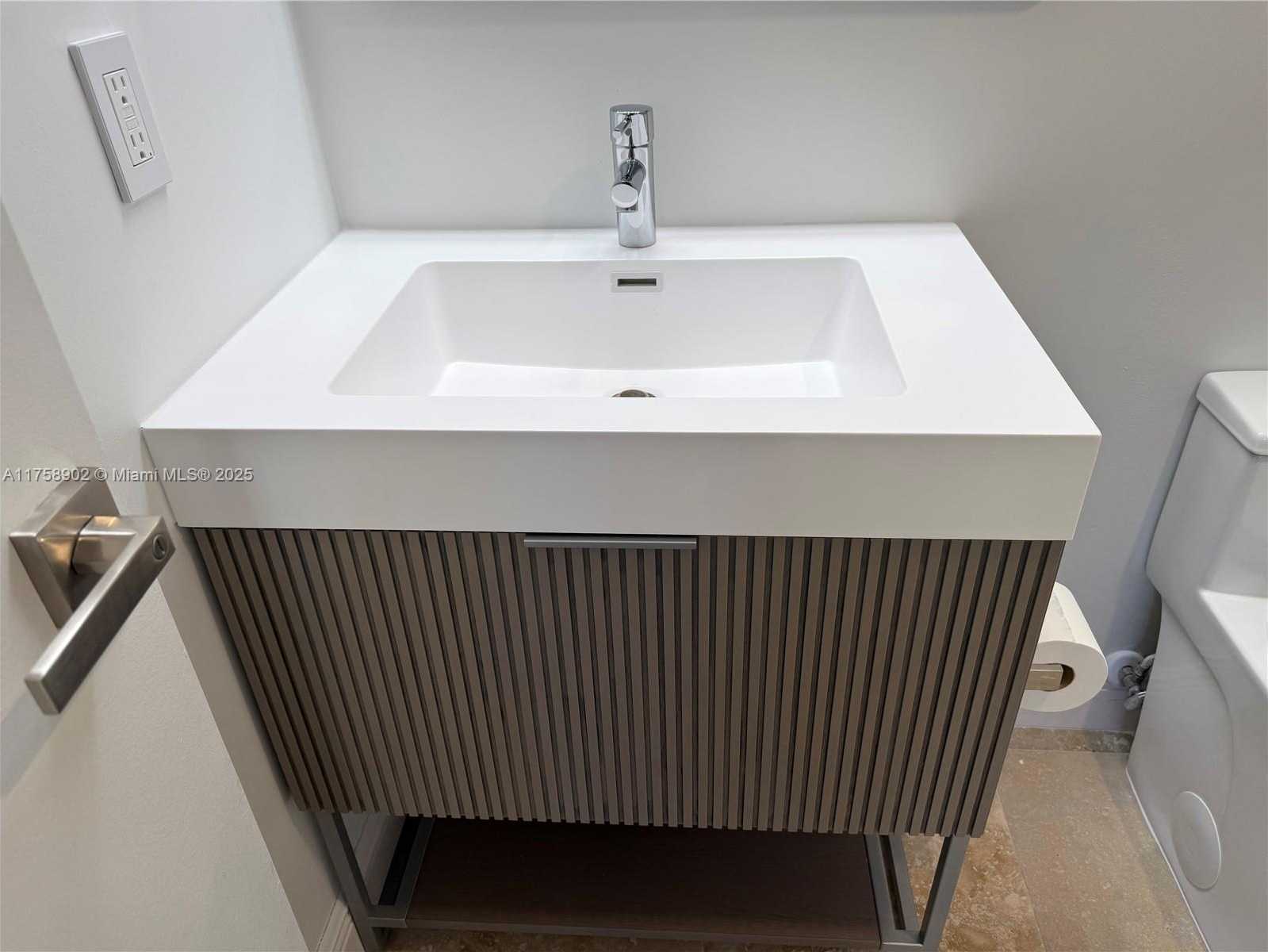 Small Image of 540 BRICKELL KEY DR #410, Miami Number 10