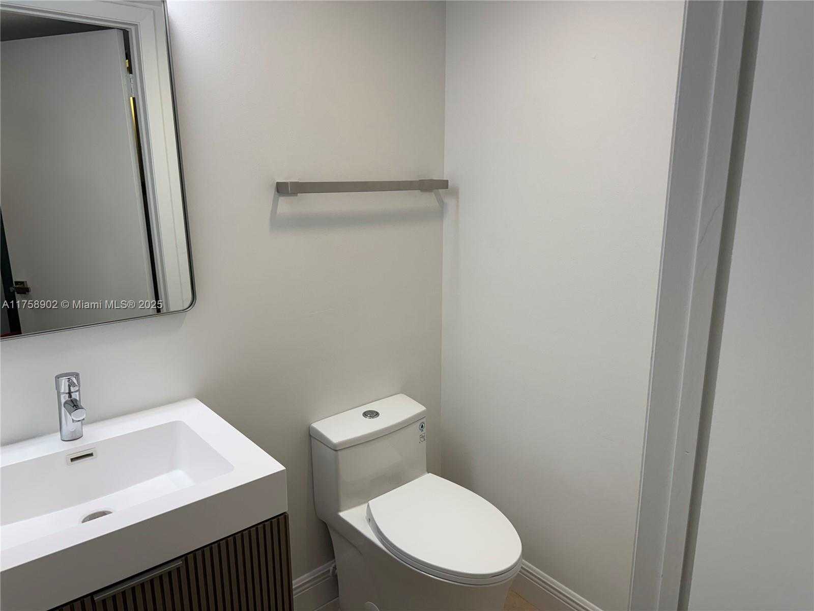 Small Image of 540 BRICKELL KEY DR #410, Miami Number 14