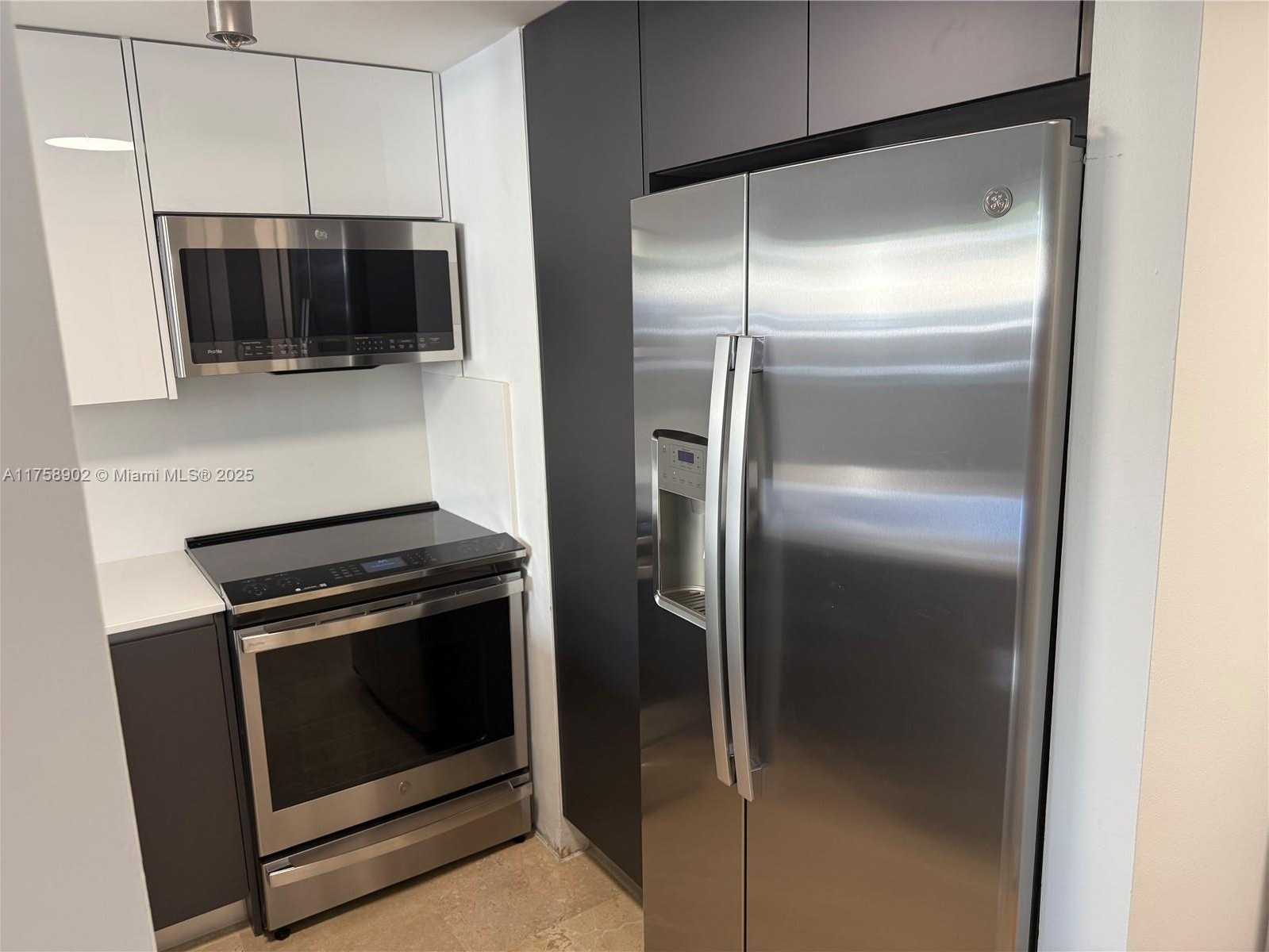 Small Image of 540 BRICKELL KEY DR #410, Miami Number 4