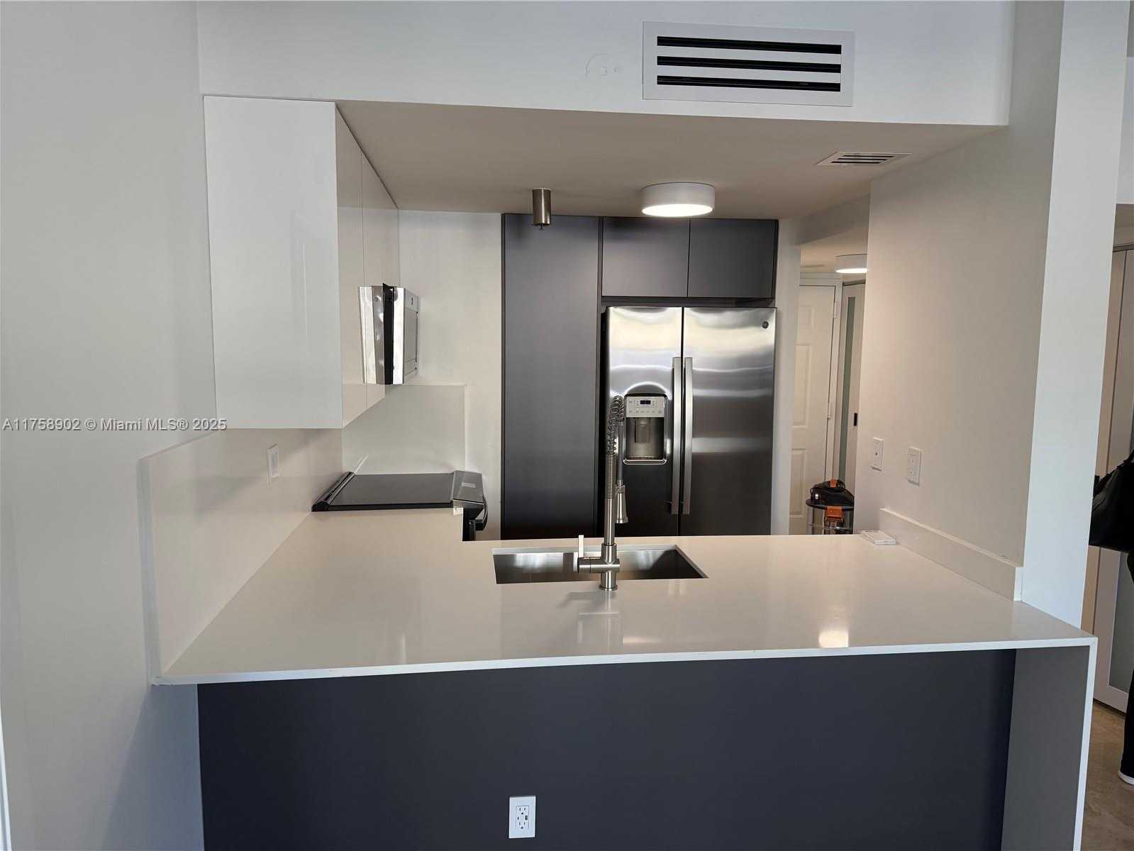 Small Image of 540 BRICKELL KEY DR #410, Miami Number 6