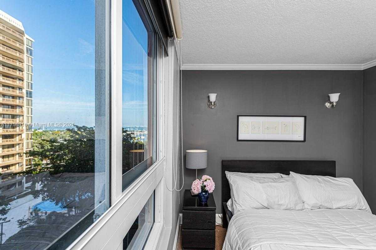Small Image of 2951 SOUTH BAYSHORE DR #917, Miami Number 3