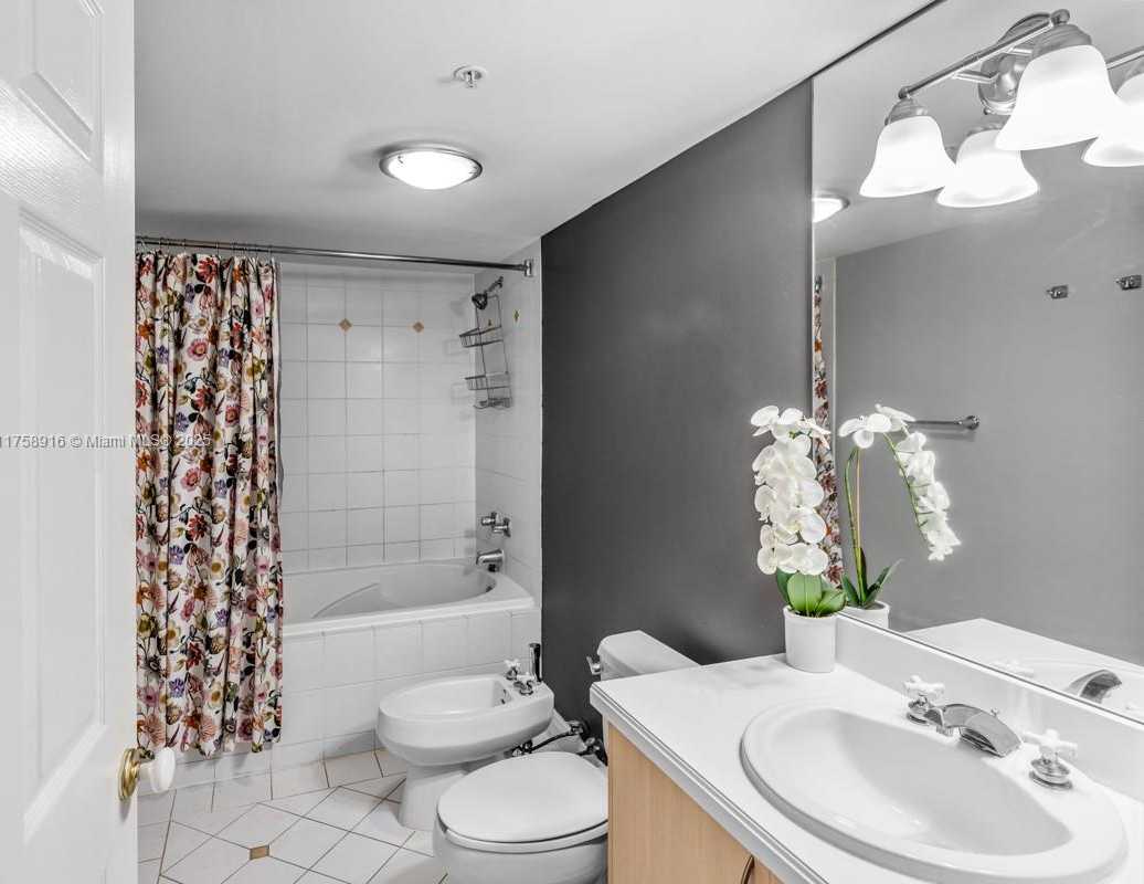Small Image of 2951 SOUTH BAYSHORE DR #917, Miami Number 4