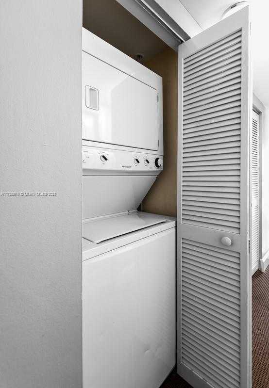 Small Image of 2951 SOUTH BAYSHORE DR #917, Miami Number 7