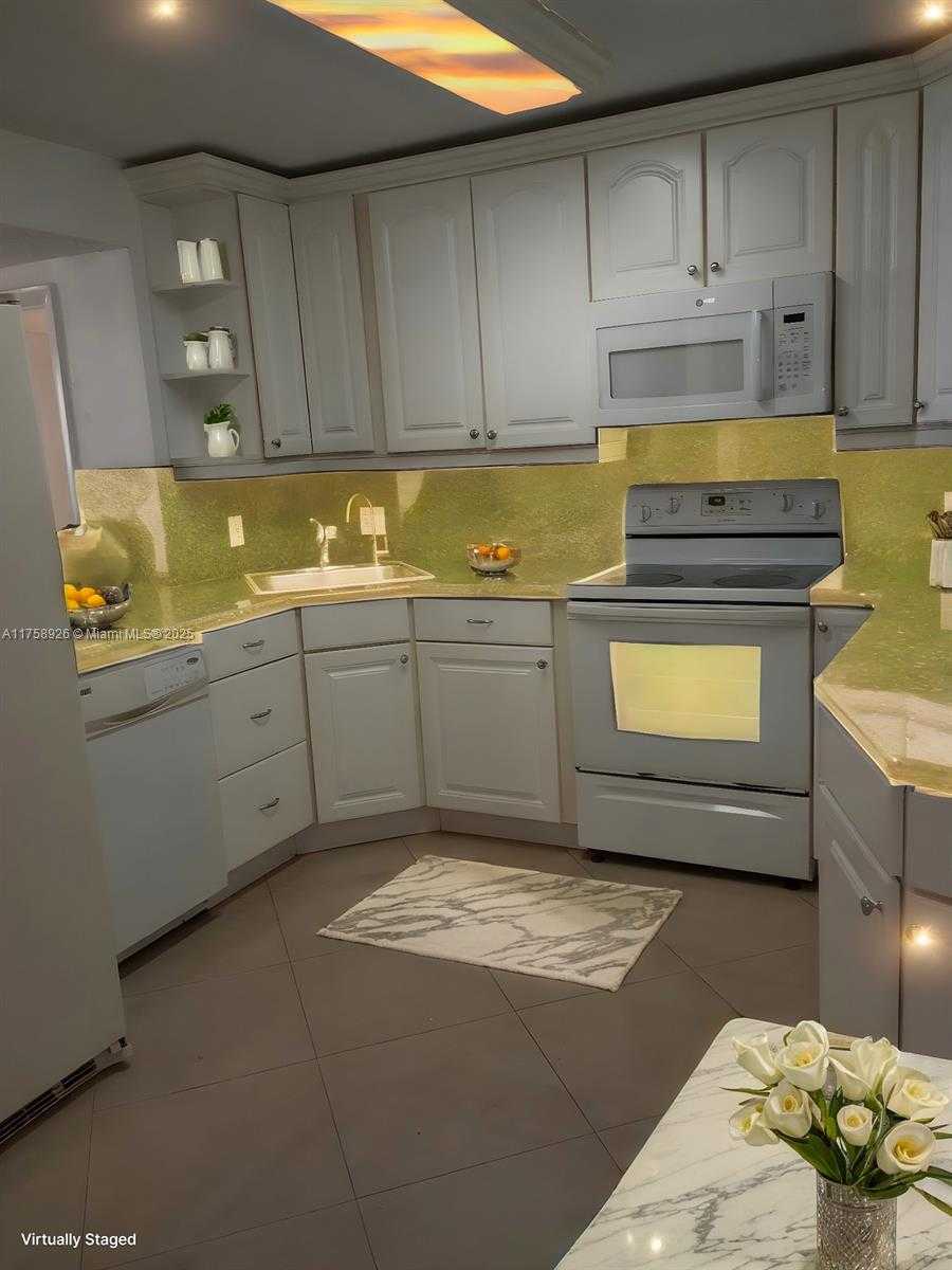 Small Image of 2500 PARKVIEW DR #2206, Hallandale Beach Number 4