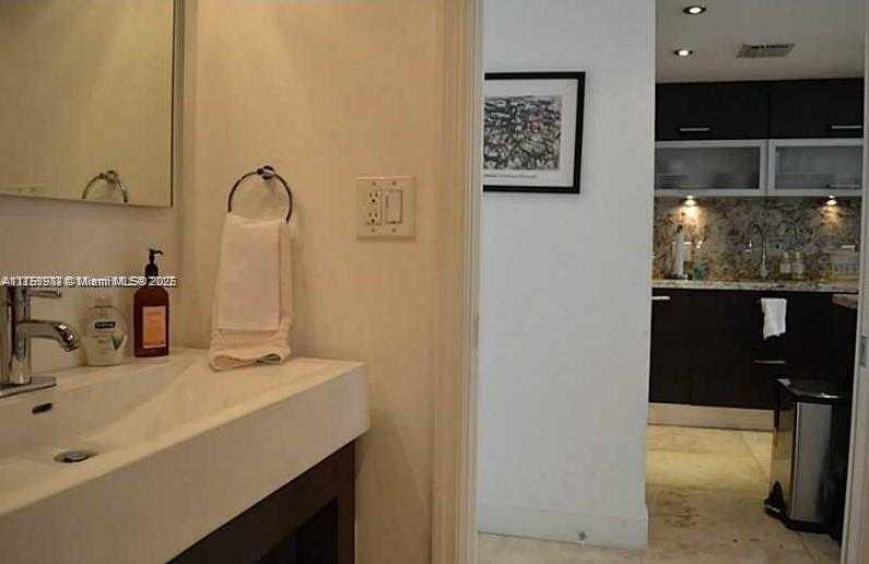 Small Image of 150 SOUTH EAST 25 RD #9B, Miami Number 17