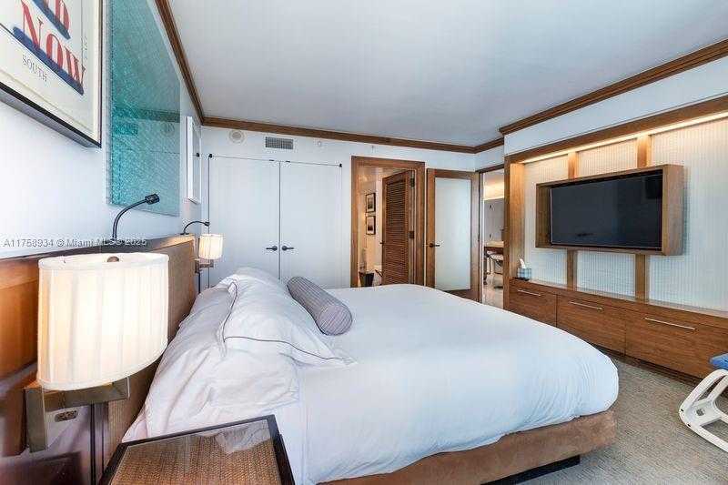 Small Image of 6801 COLLINS AVE #610 DOOR #612, Miami Beach Number 11