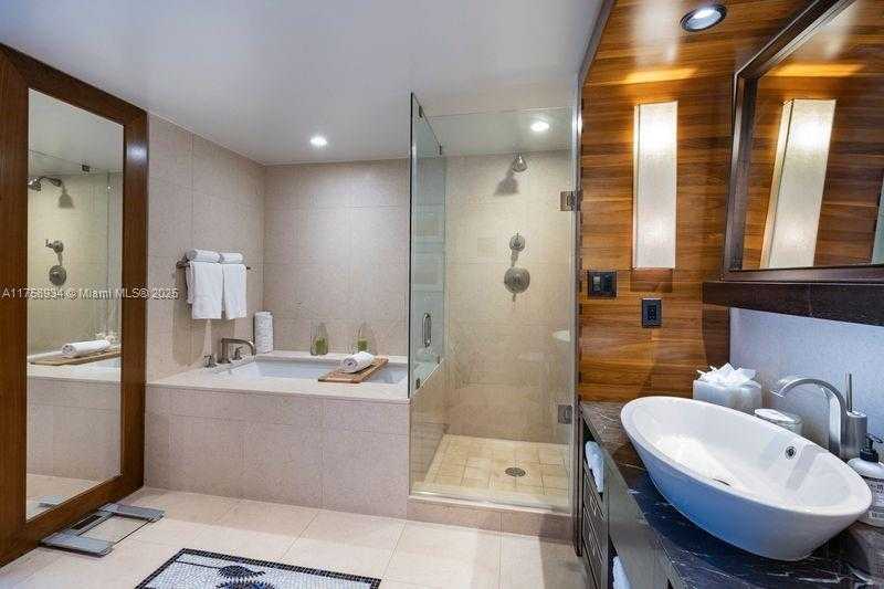 Small Image of 6801 COLLINS AVE #610 DOOR #612, Miami Beach Number 14