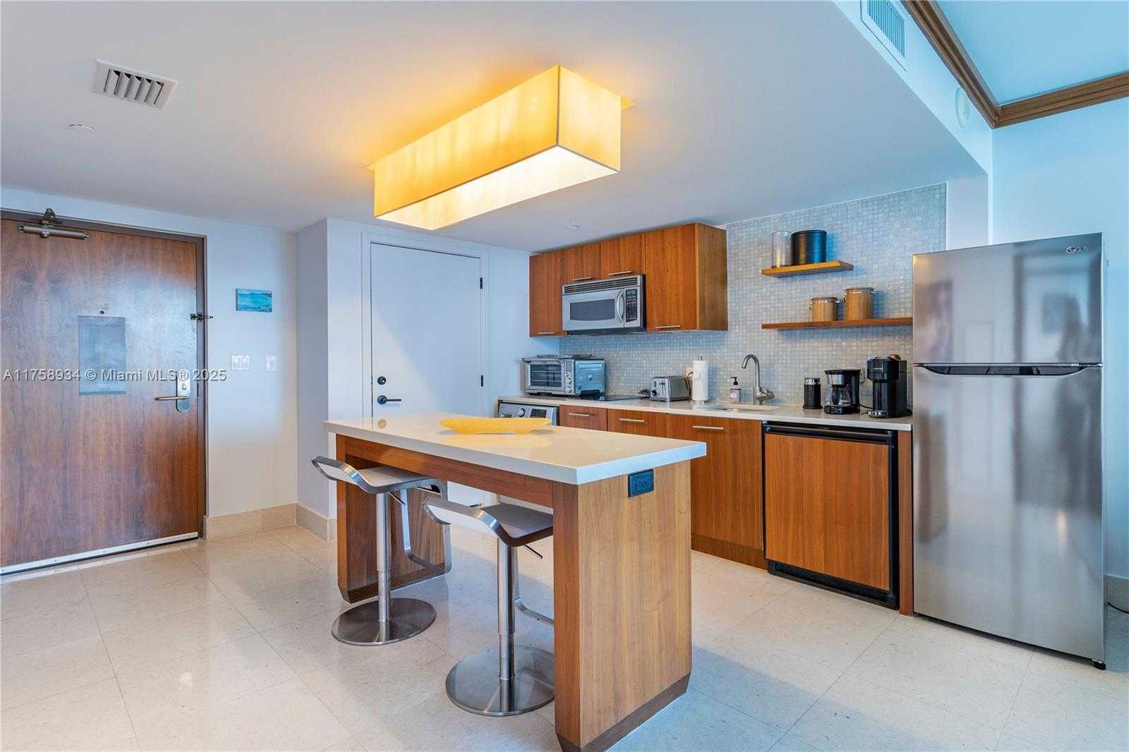 Small Image of 6801 COLLINS AVE #610 DOOR #612, Miami Beach Number 6