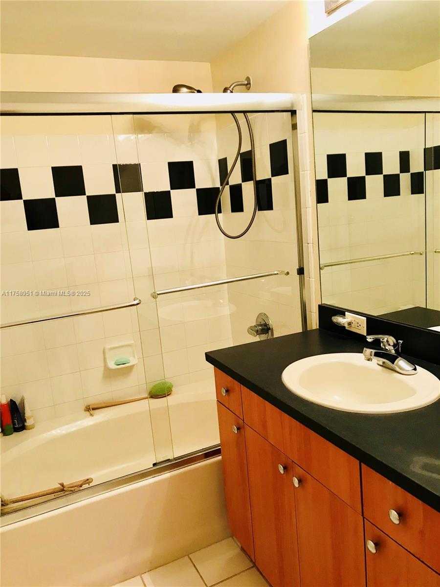 Small Image of 1330 WEST AVE #1006, Miami Beach Number 10