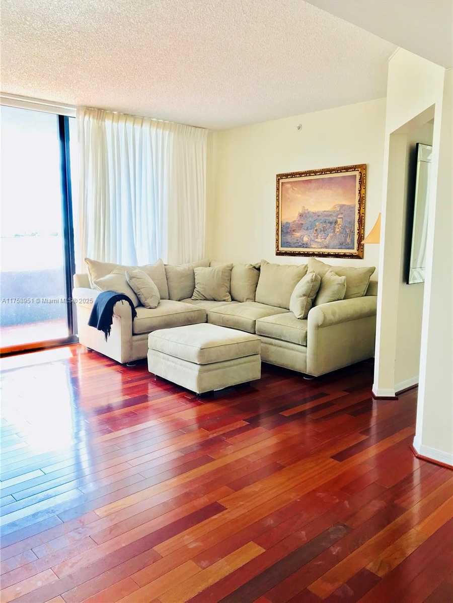 Small Image of 1330 WEST AVE #1006, Miami Beach Number 4
