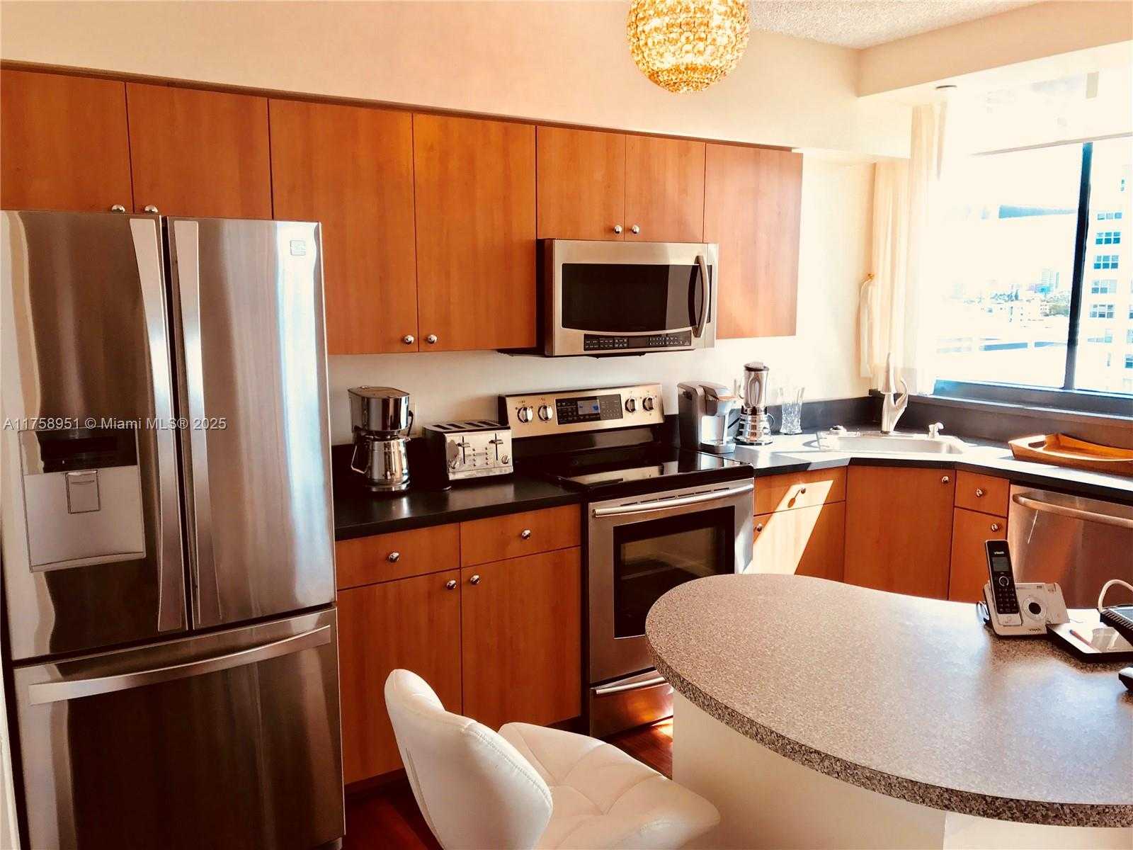Small Image of 1330 WEST AVE #1006, Miami Beach Number 5