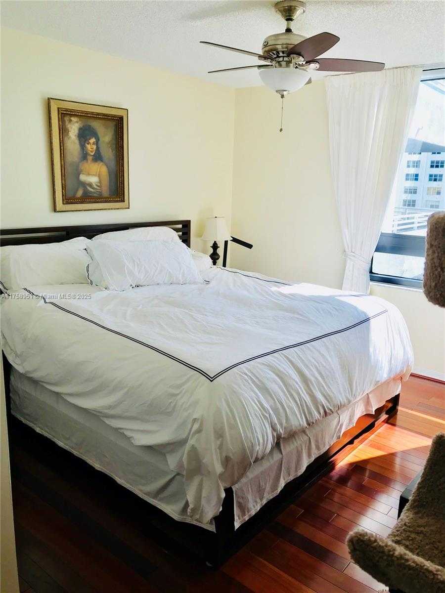 Small Image of 1330 WEST AVE #1006, Miami Beach Number 6