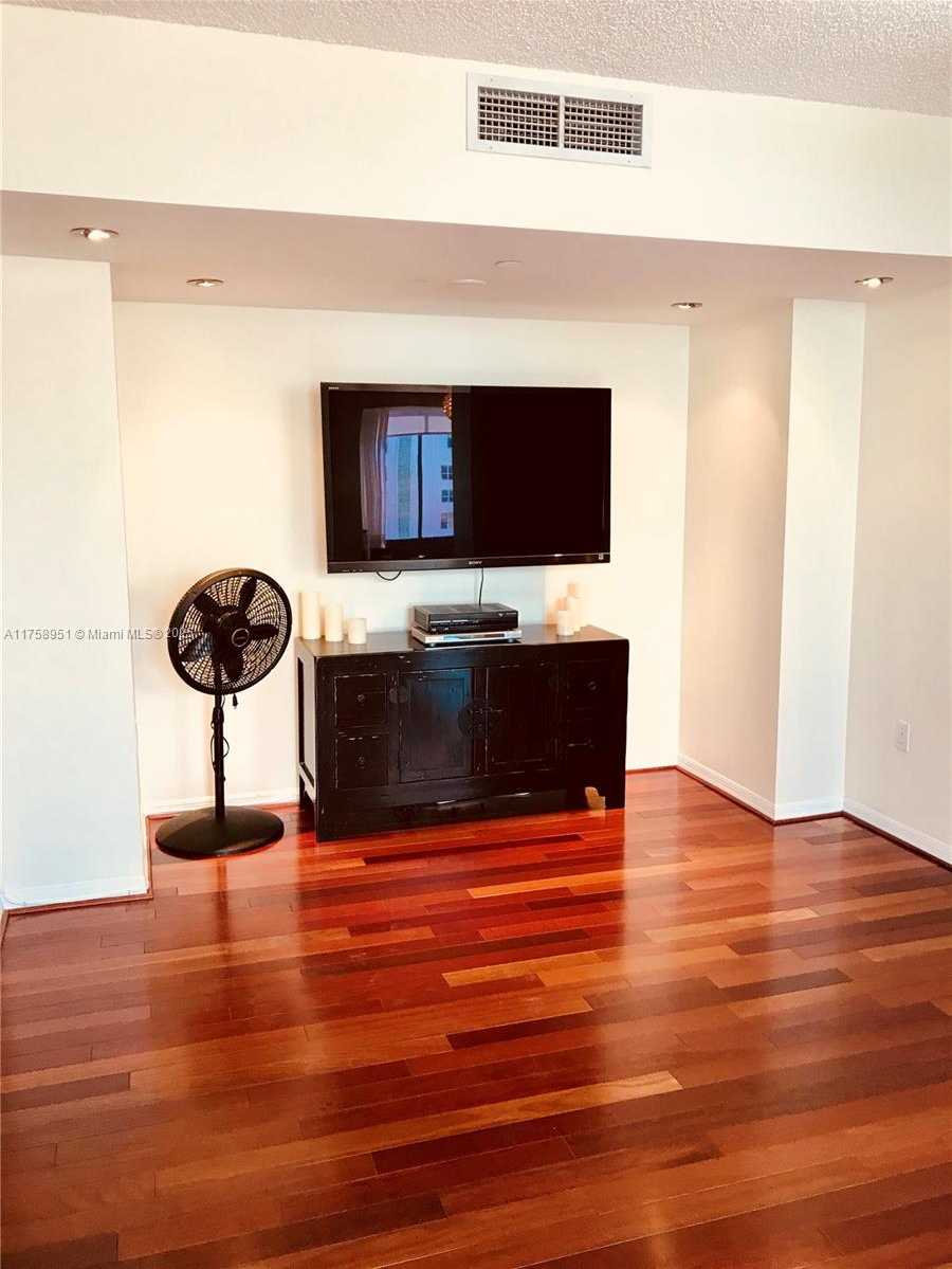 Small Image of 1330 WEST AVE #1006, Miami Beach Number 7