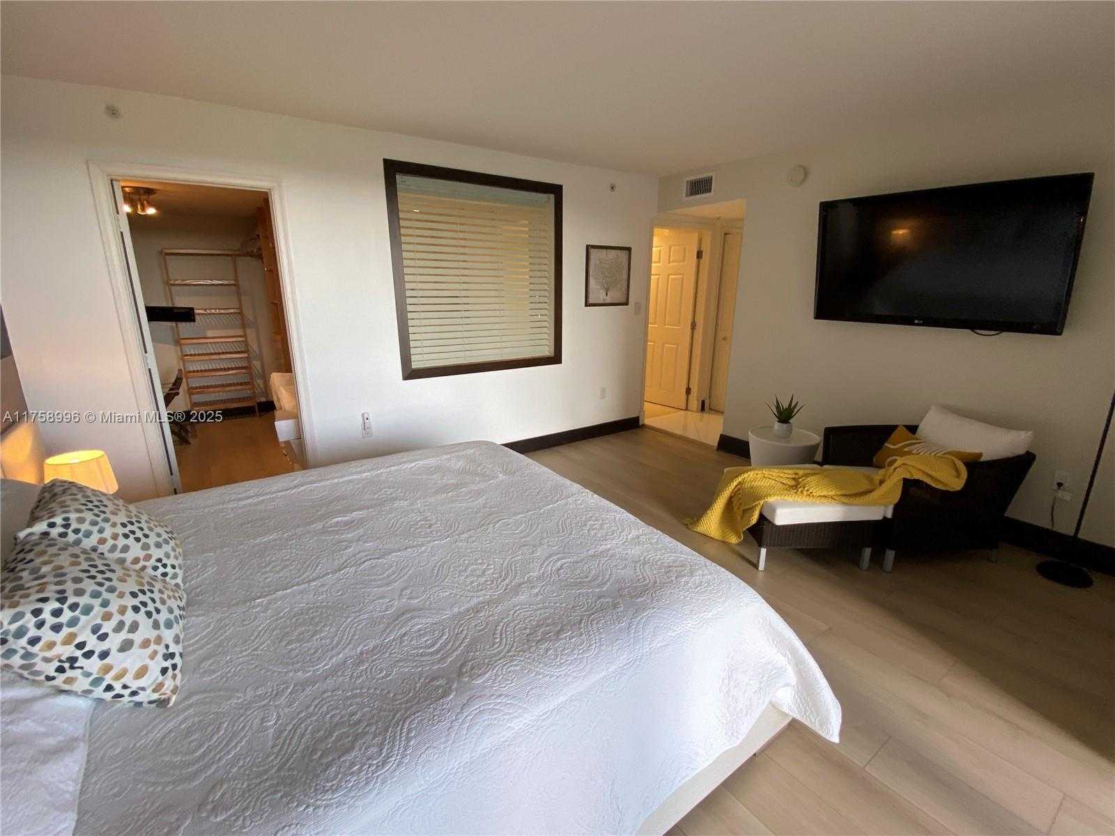 Small Image of 2951 SOUTH BAYSHORE DR #1008, Miami Number 13