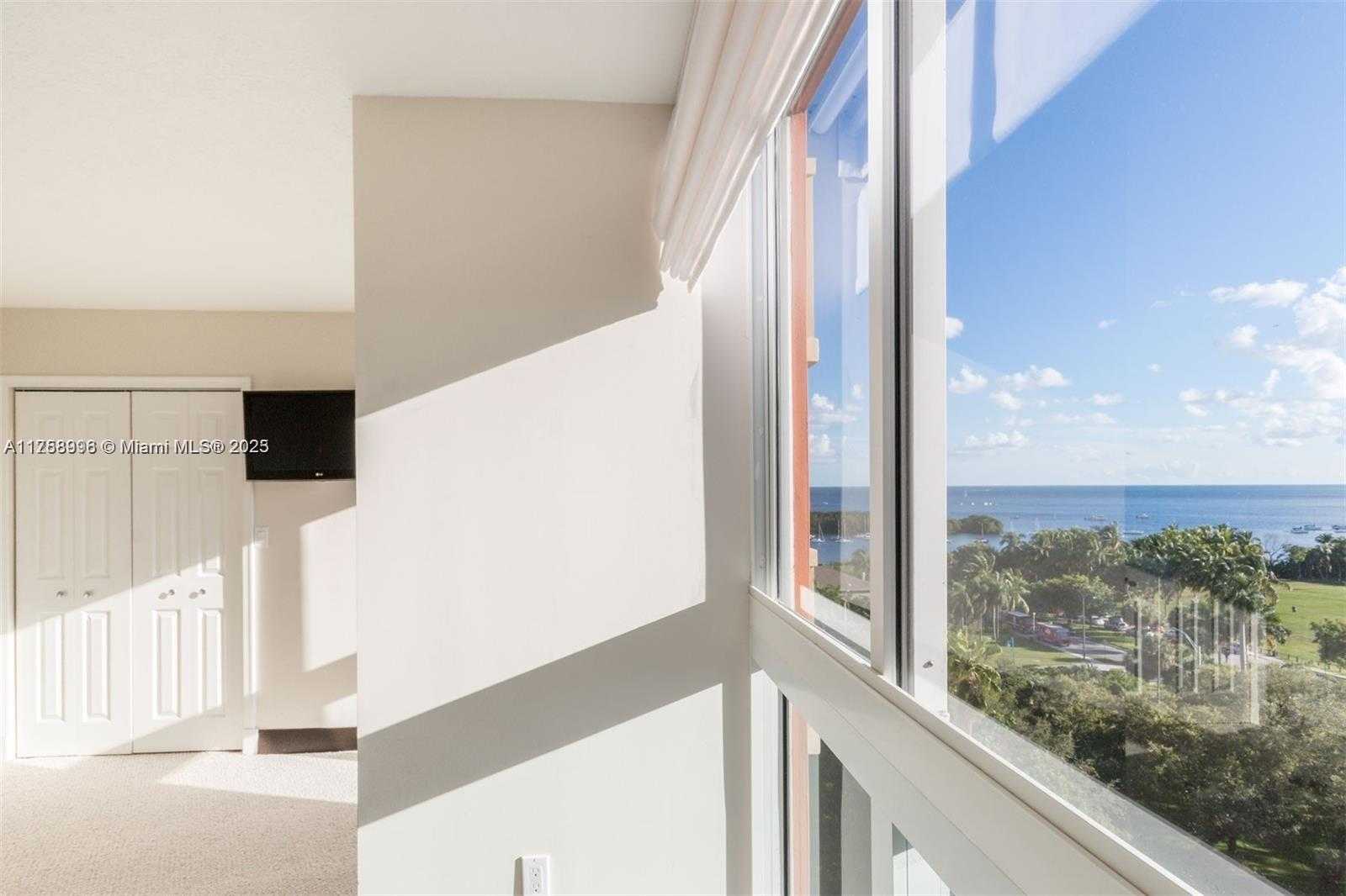 Small Image of 2951 SOUTH BAYSHORE DR #1008, Miami Number 7
