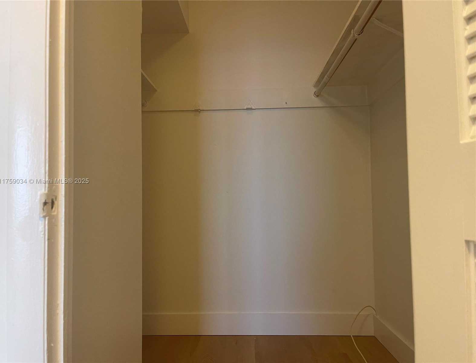 Small Image of 5555 COLLINS AVE #16K, Miami Beach Number 10