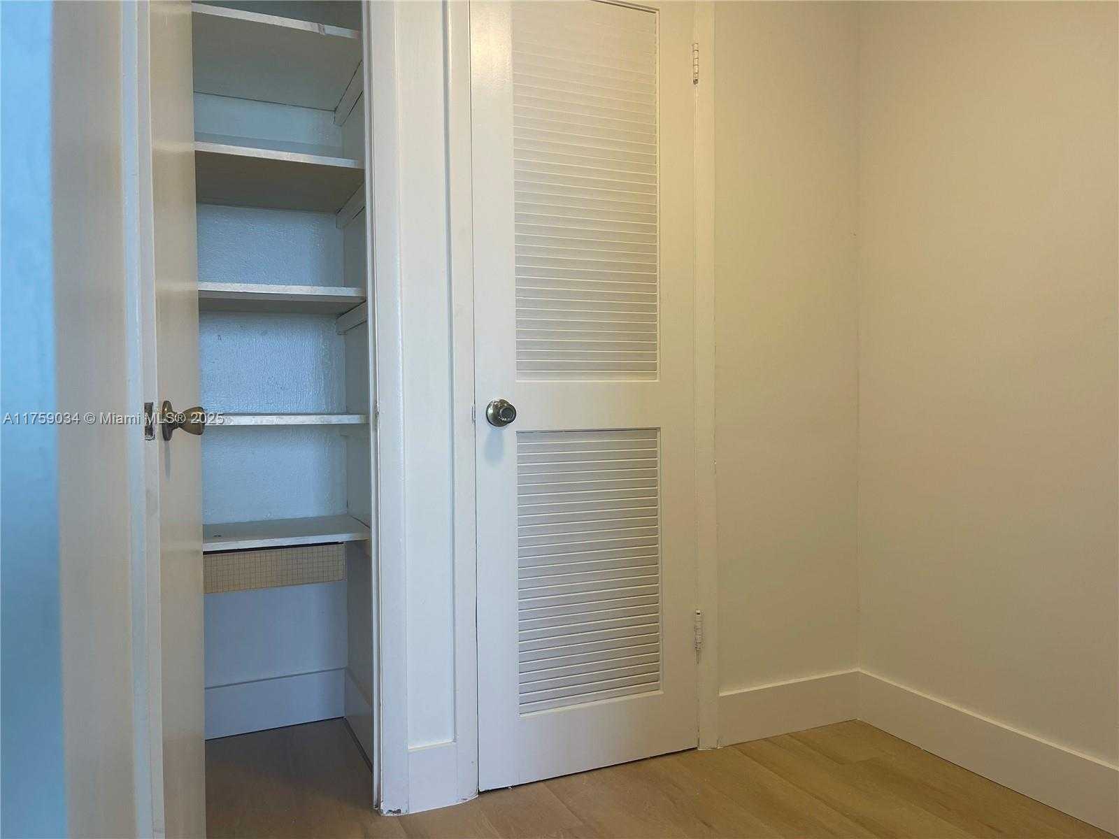Small Image of 5555 COLLINS AVE #16K, Miami Beach Number 15