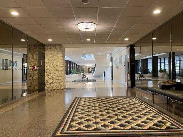 Small Image of 5555 COLLINS AVE #16K, Miami Beach Number 18